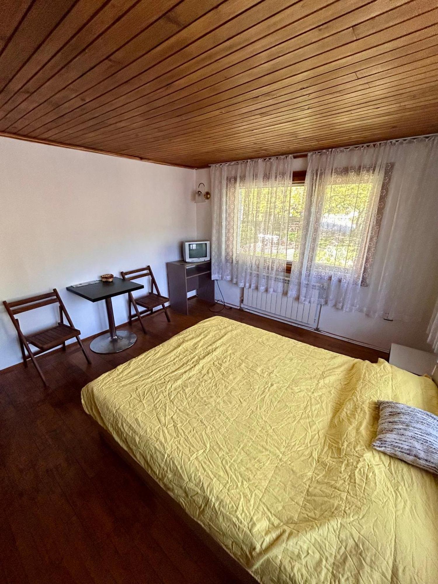 Luylyana Guesthouse Ribarica Exterior photo
